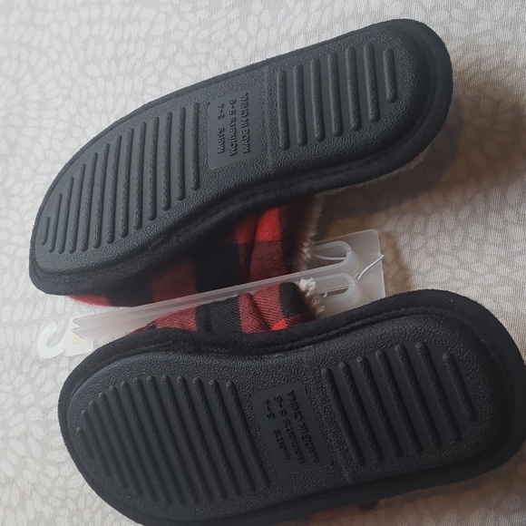 Red & Black Buffalo Check Plaid Slip-On Slippers Size XS (Unisex) NWT - 2/$20 - Picture 2 of 5
